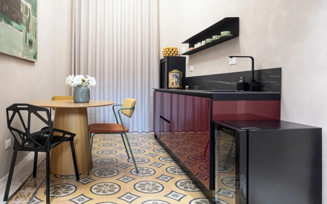 Reverse Art Hotel