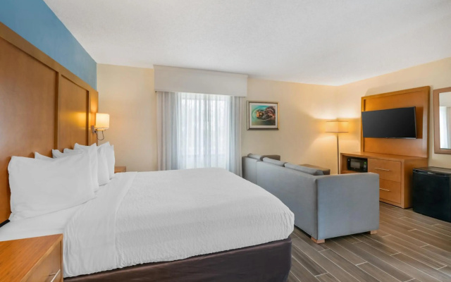 Tropical Winds Oceanfront Hotel
