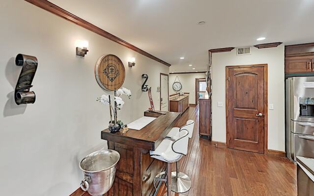 3987mant 3 Bedroom Condo