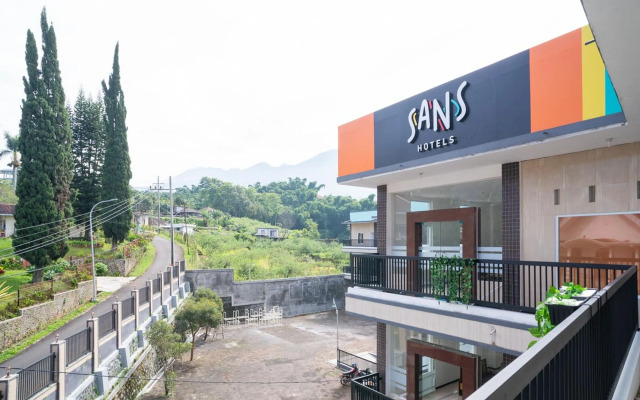 Sans Hotel Queen Batu