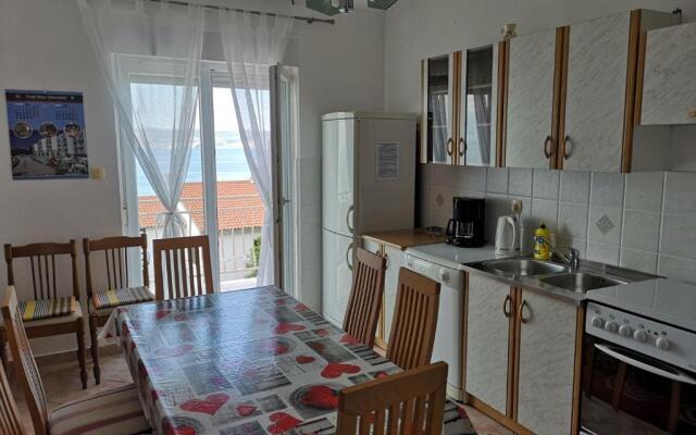 Apartments with a parking space Novi Vinodolski - 18855