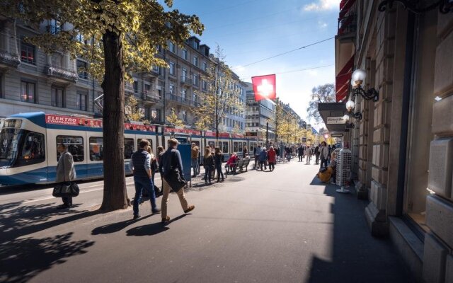 Löwenplatz Apartment near Station by Airhome