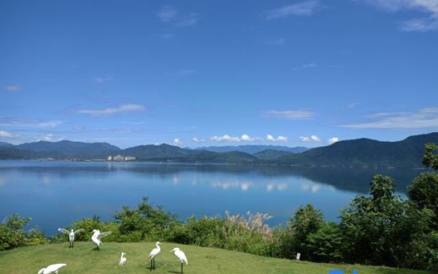 Zaishui Yifang Holiday Hotel
