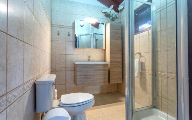Apartment With Charming Patio+ BBQ Near Beach! Free Util's