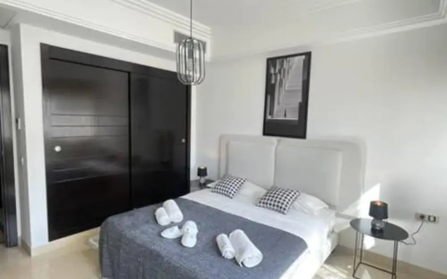 Black White Modern Spacious