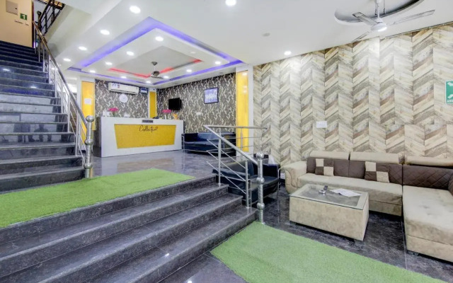 Collection O 701254 Hotel Golden Blue
