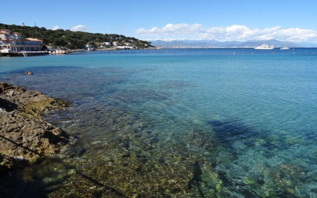 Waterfront Apartment Cap d'Antibes