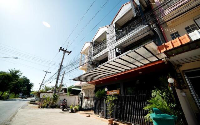 OYO 465 Krung Kao Traveller Lodge (Vaccinated Staff)
