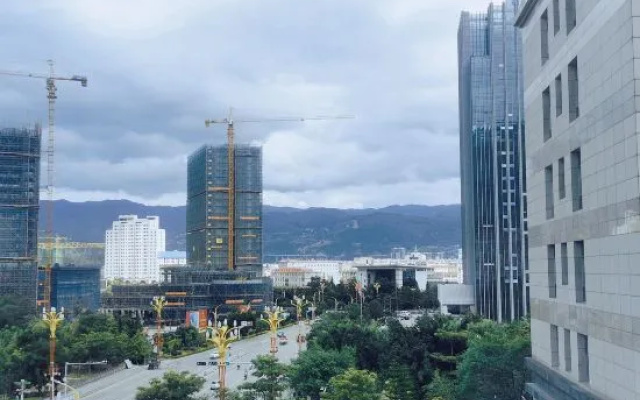 Yulong Business Hotel – Outside – Lincang