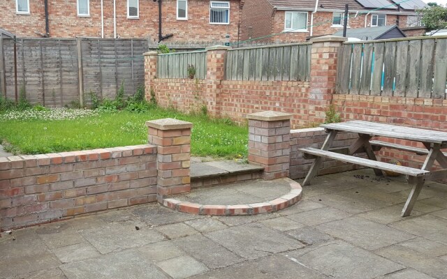 Hollinside Road