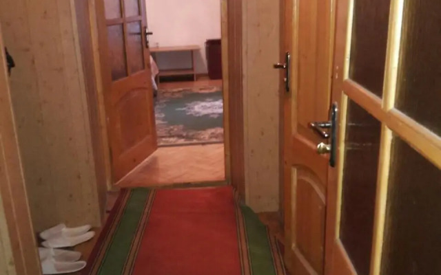 Квартира між вокзалом і центром