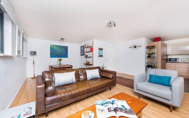 Stylish And Bright 3Br Apartment With Terrace