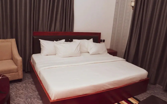 King Daken Diplomatic Suites