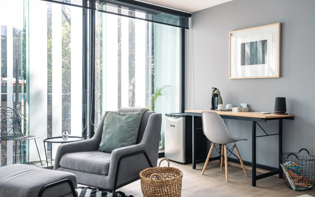 Casai Luxury Designer Apt in the Best Location