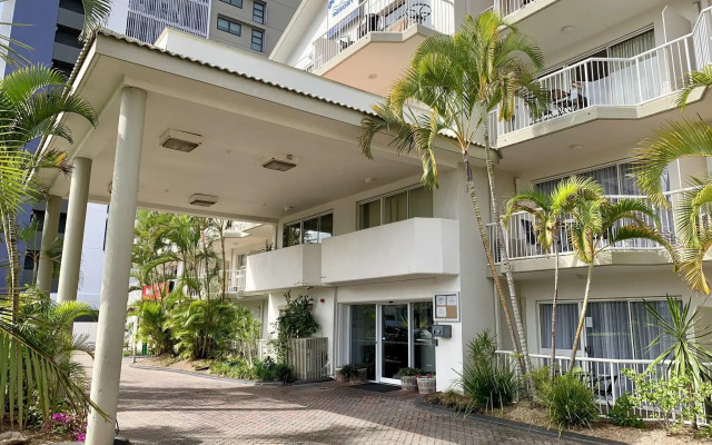 Outrigger Burleigh