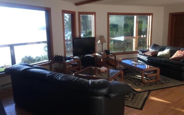 Tofino Stormbay Guest House