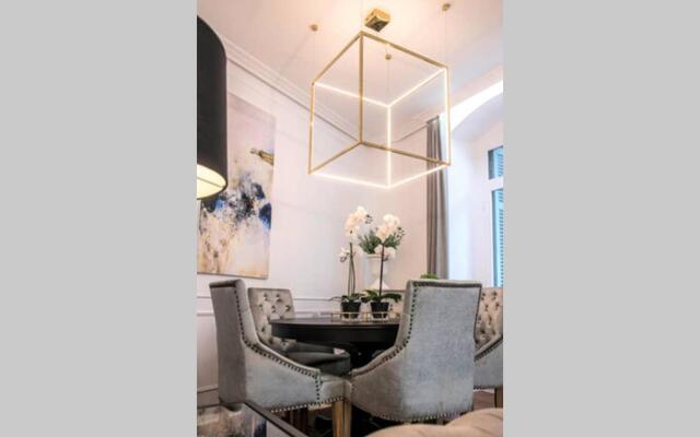 LA PLAZA Luxury Apartment (City Center)