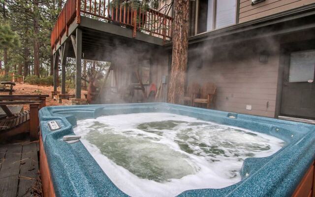 Snow Summit Chalet 1086 by RedAwning