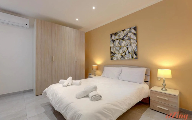 Seafront Penthouse w Unobstructed Sea Views