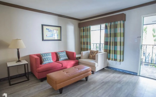 Radisson Suites Covina