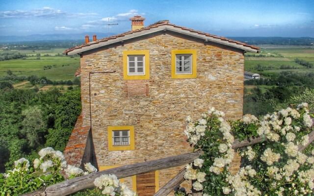 Luxury 6-bed Tuscan Villa Near Lucca