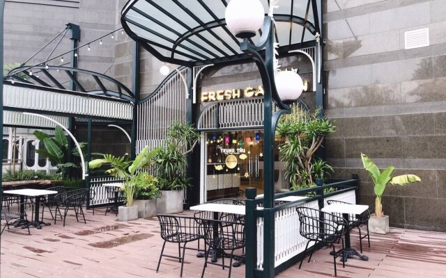 Bayhomes D' Le Roi Soleil Apartment