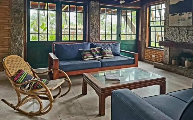 Bh31: Casa Com Piscina Em Frente À Praia Grande