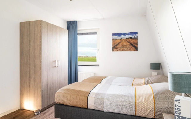 Holiday Home With Private Jetty on Water