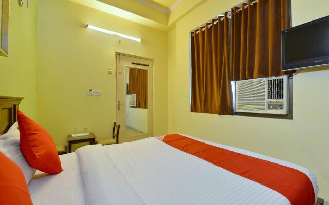 OYO 12957 Hotel Silver Plaza