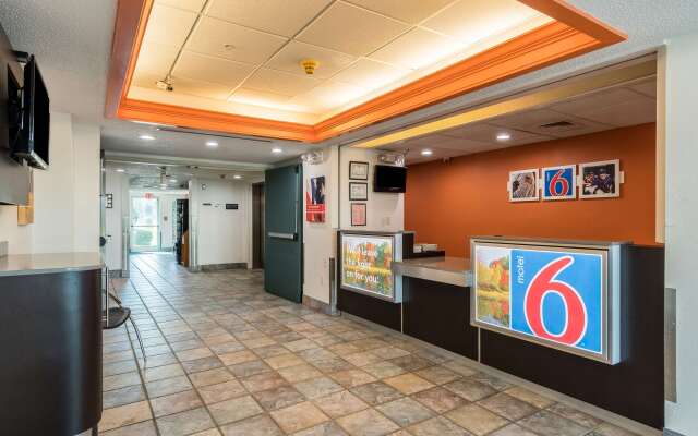 Motel 6 Newport, TN