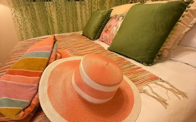 4 Bedroom Studio Luxury Suite