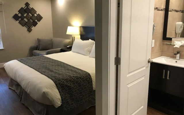 Chateau Louis Hotel & Conference Centre