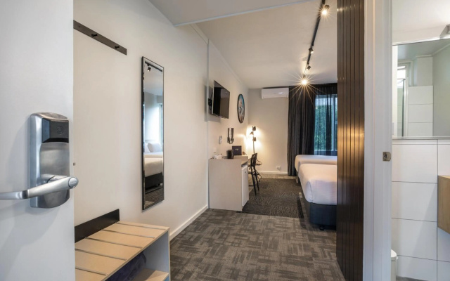 Nightcap at Keysborough Hotel – Guest Rooms – Melbourne