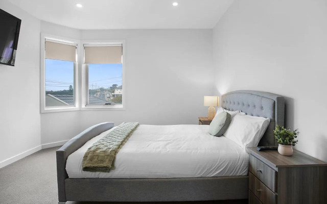 Mornington Esplanade Beachfront & SPA by Rss