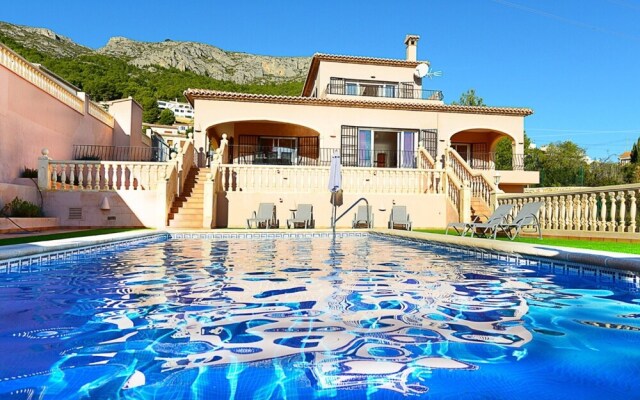 Villa - 4 Bedrooms with Pool, WiFi and Sea views - 104970