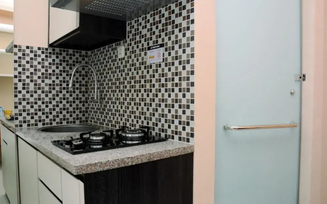 Comfy Studio Green Pramuka Apartment with City View