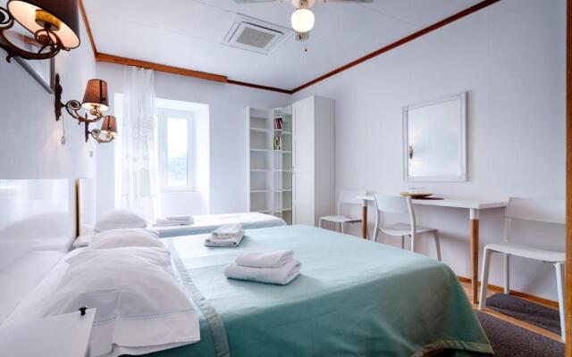 Mira Sea Front Guesthouse