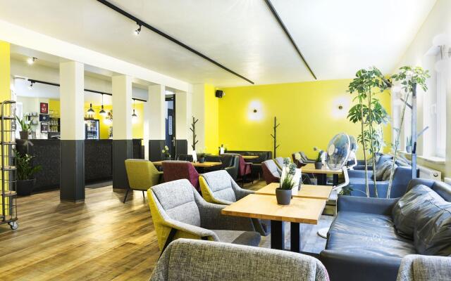 Five Reasons Hotel & Hostel