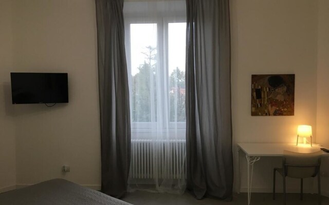 Room Center Station 2