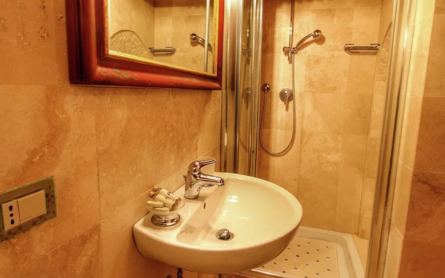 Gorgeous Mansion in Rapolano Terme With Swimming Pool