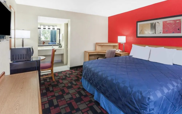 Ramada by Wyndham Clinton