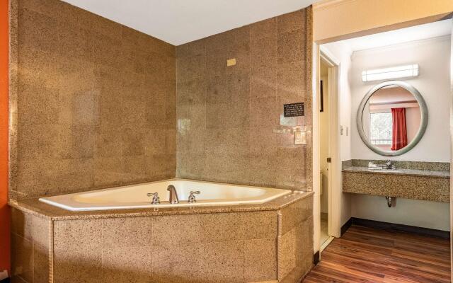 Motel 6 Gatlinburg, TN - Smoky Mountains