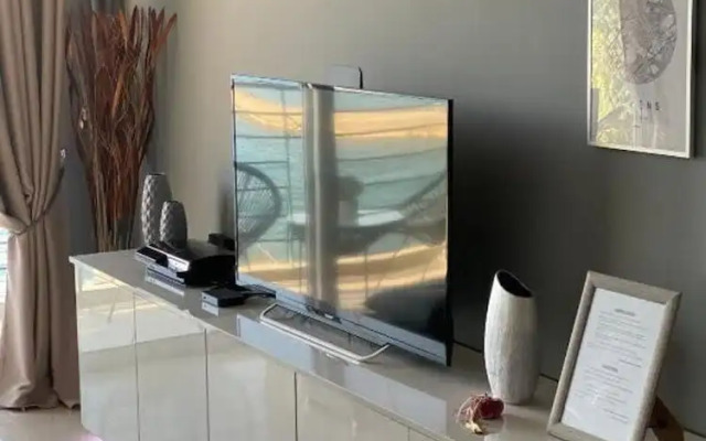 Seafront Kalamata Haven - Blue Luxury Suite