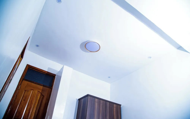 Inviting 8-bed House in Kigali Near rbd