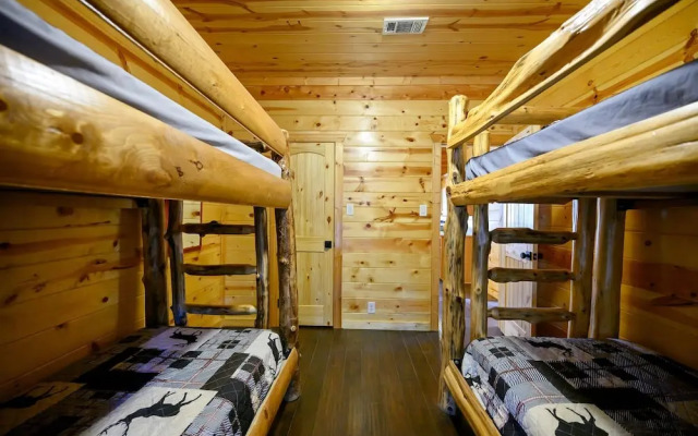 Outlaw Rose Cabin for 8!