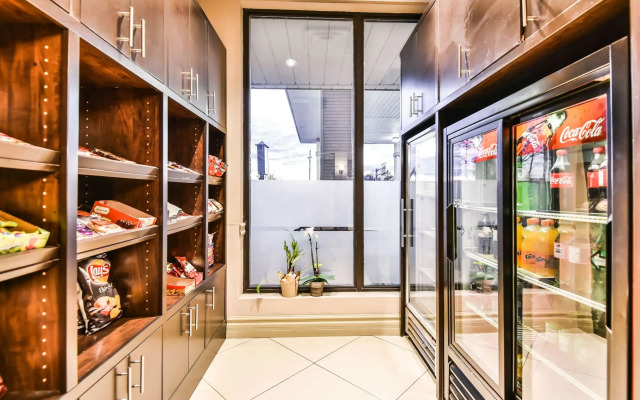 Comfort Inn & Suites Ambassador Bridge