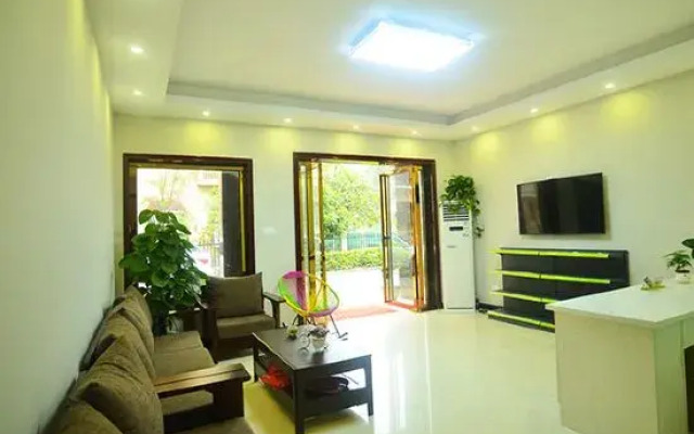 Beihai Xiaobeijing Villa Hotel (Qiaogang Customs Street Branch)