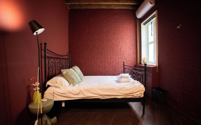 Book and Bed-Jingan Temple