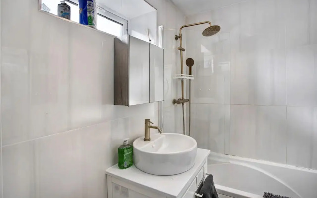 Cozy 1-bed Apartment Close to Lcy & Excel