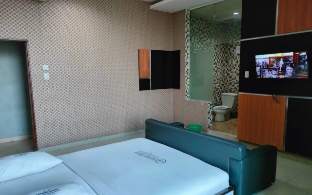 Lonari Hotel